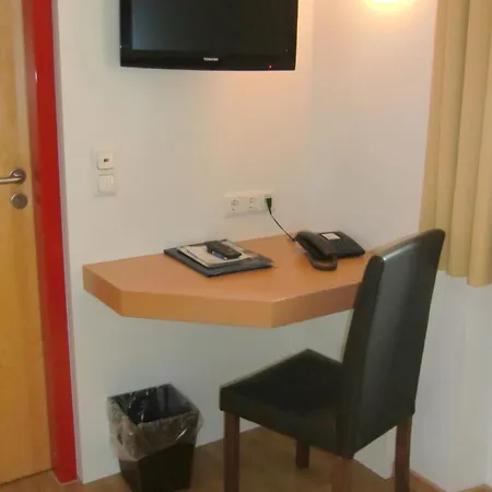 מלון Kolping-hotel 3*