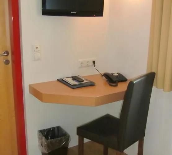 מלון Kolping-hotel 3*